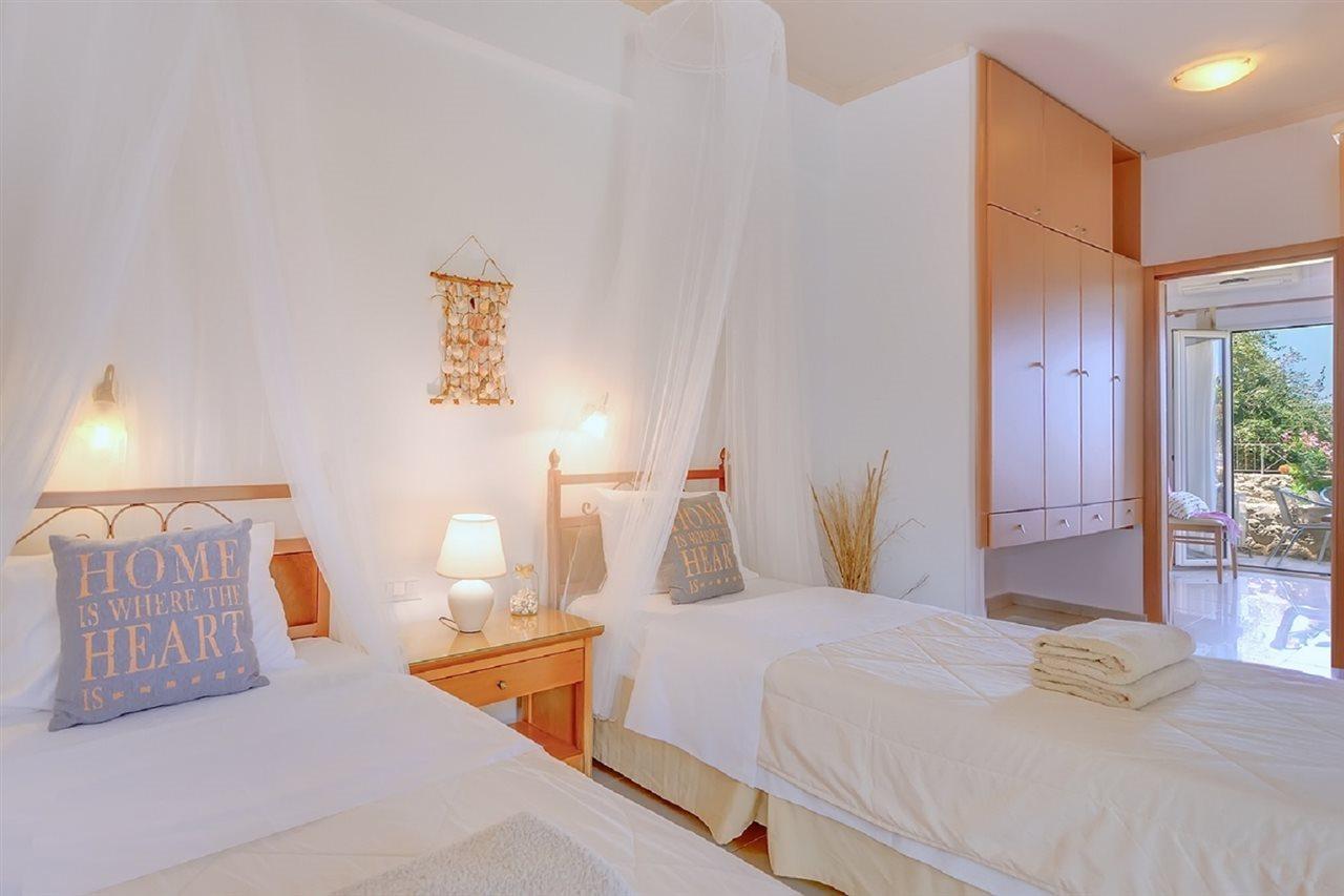 Notos Heights Hotel & Suites Малиа Екстериор снимка